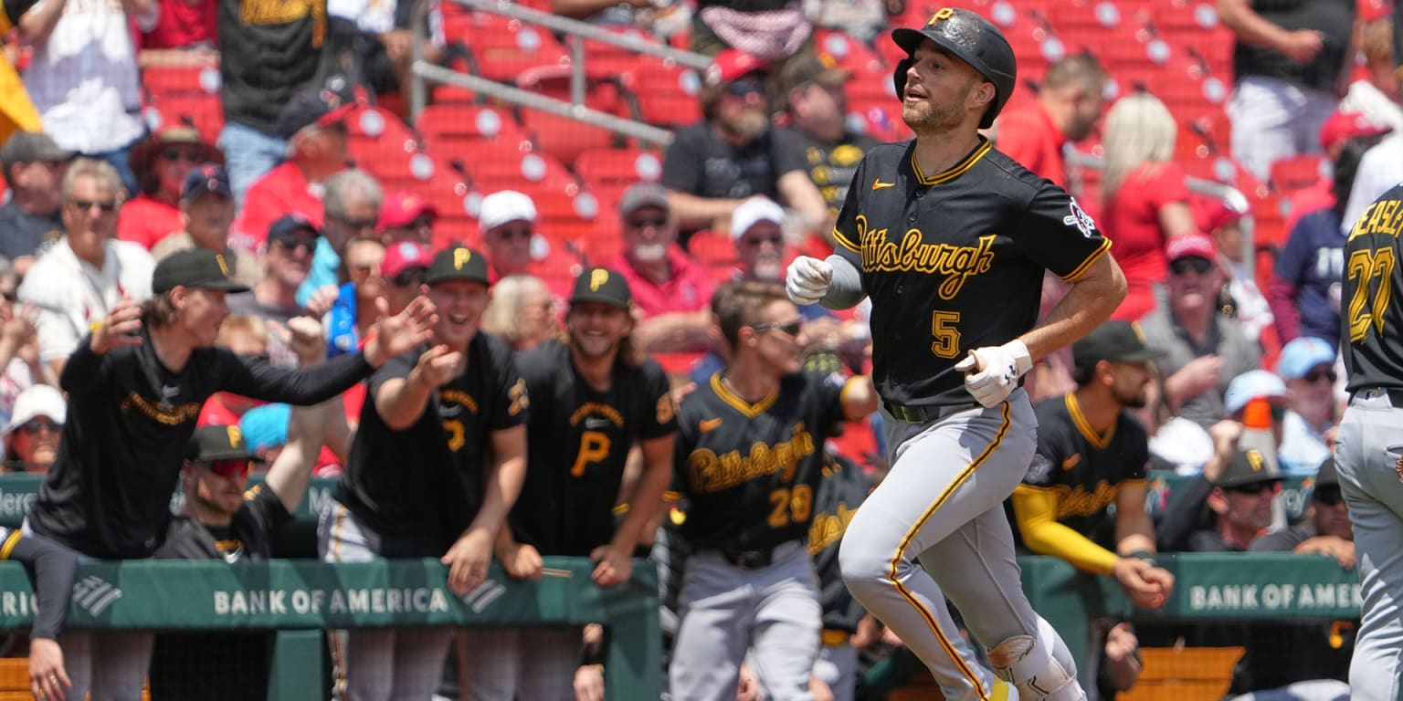 Lowe doesn't even have to slide to get Bucs 1st inside-the-parker in 4 years ... to the day!