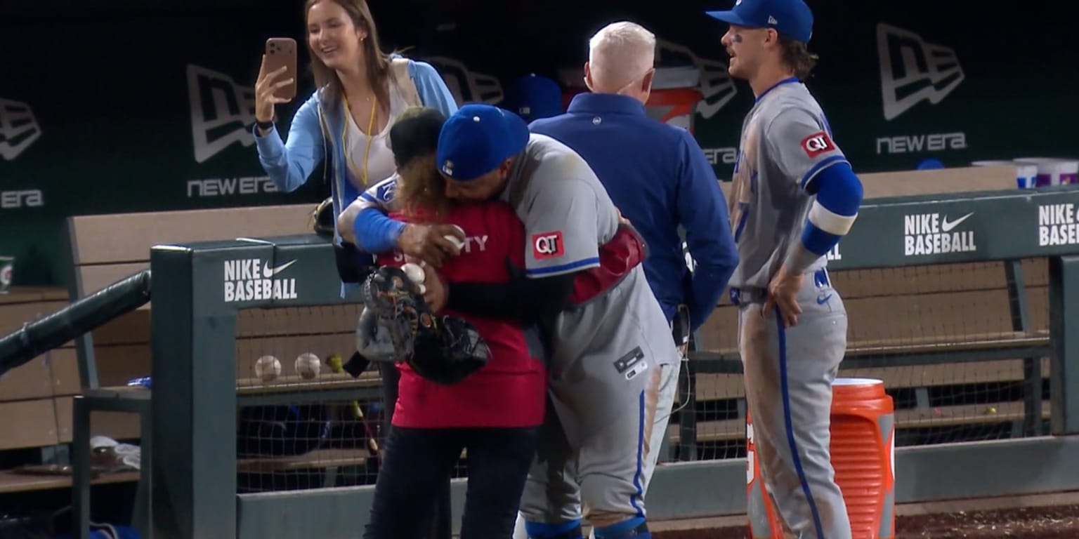 'Sorry for the splash': Witt, Salvy apologize to accidentally soaked security guard