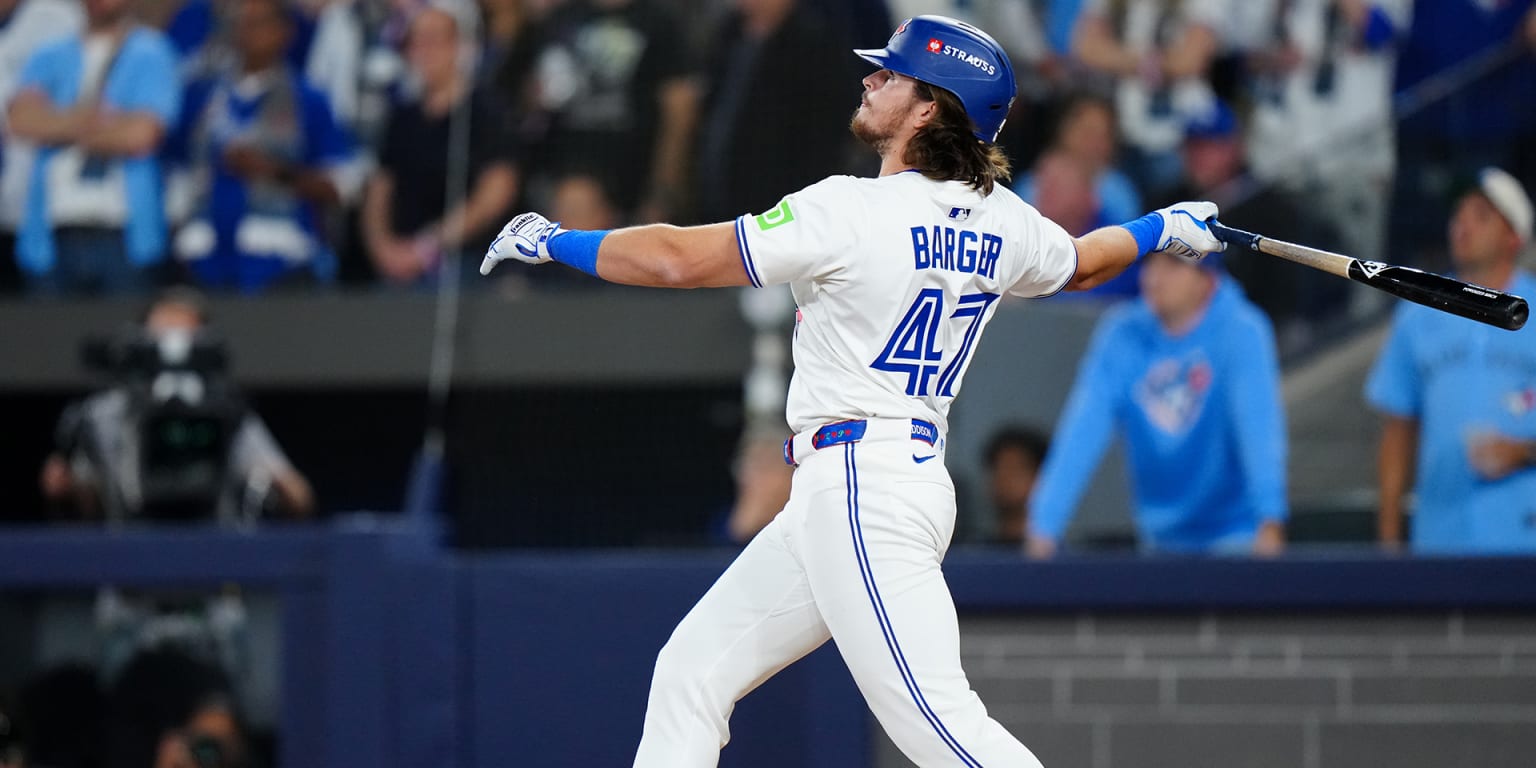 Blue Jays activate Barger off IL, option Piñango in the process