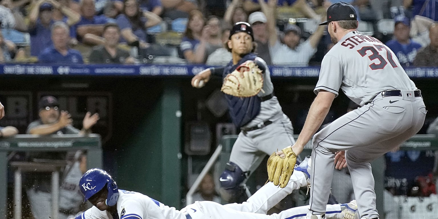 Guardians catcher Bo Naylor completes crazy 360 highlight throw