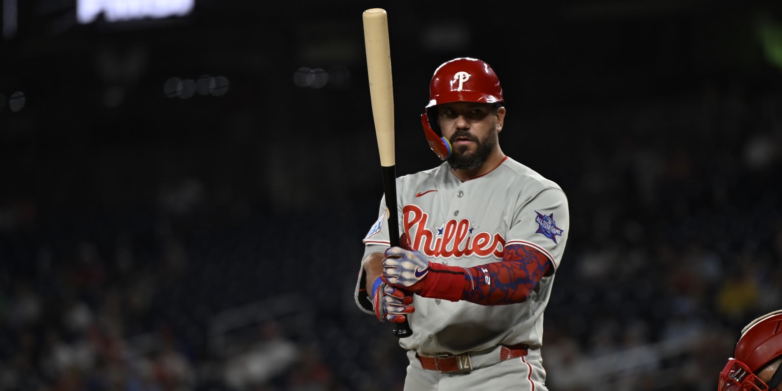 Schwarber late scratch from Phils' lineup with lower back tightness