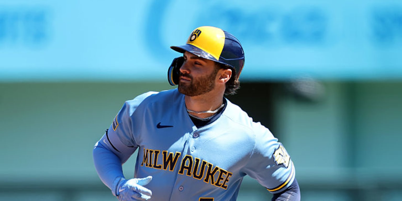 Mitchell stays hot, drives in all 5 runs in Brewers' Game 1 win