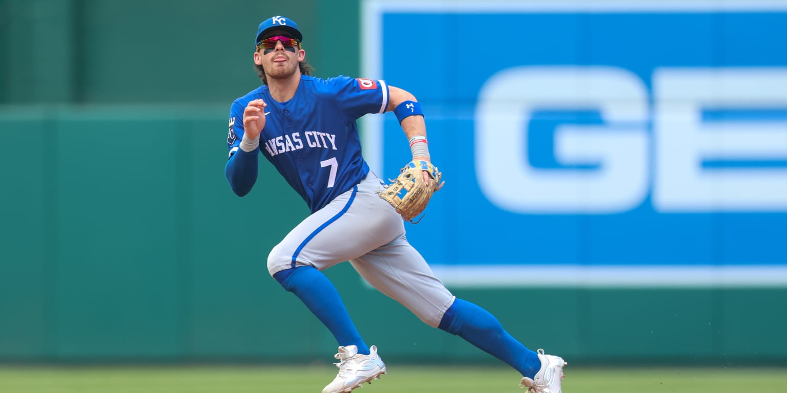Witt returns from knee injury, in KC's starting lineup for Central showdown