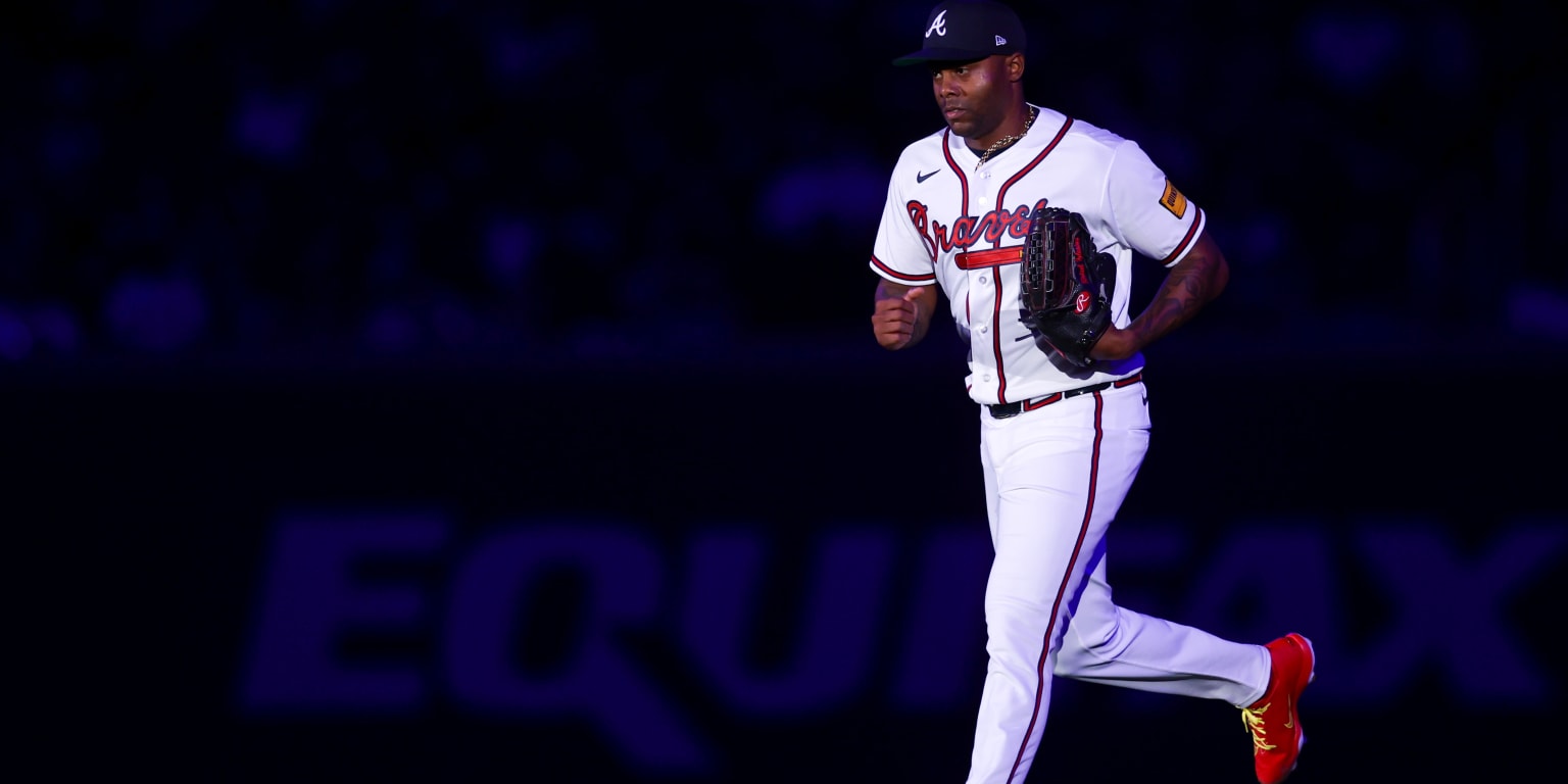 Suarez to fill in as Braves closer with Iglesias (right shoulder) placed on IL
