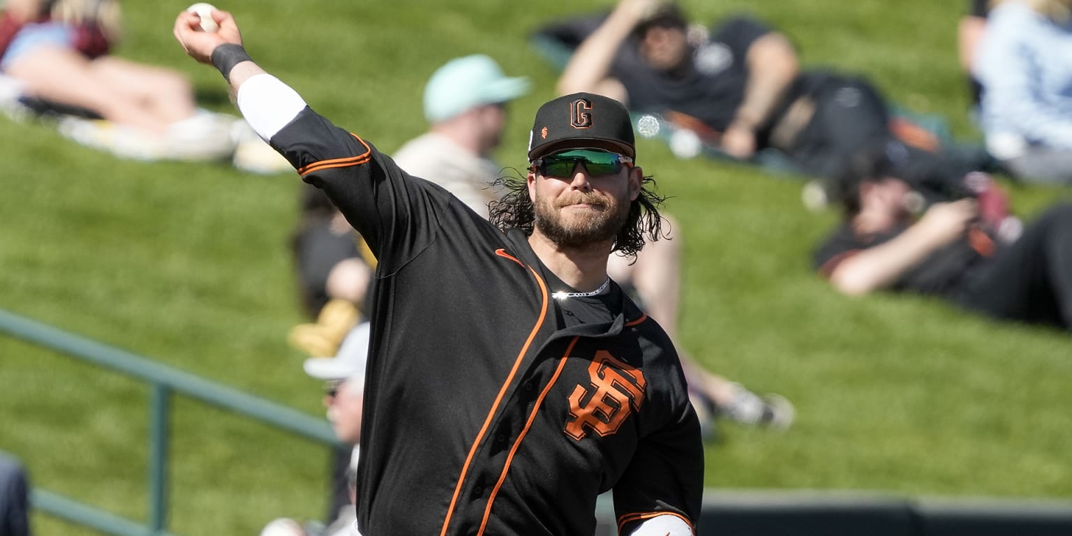 Brandon Crawford's kids get first pitch on big day for Giants star