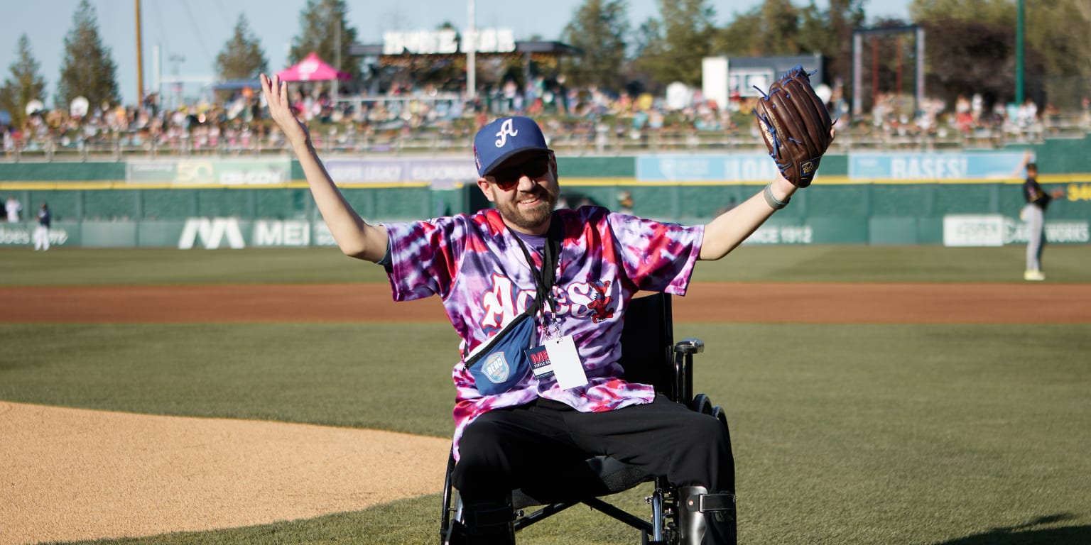 An MiLB team's photographer is battling cancer -- here's how the baseball community is helping