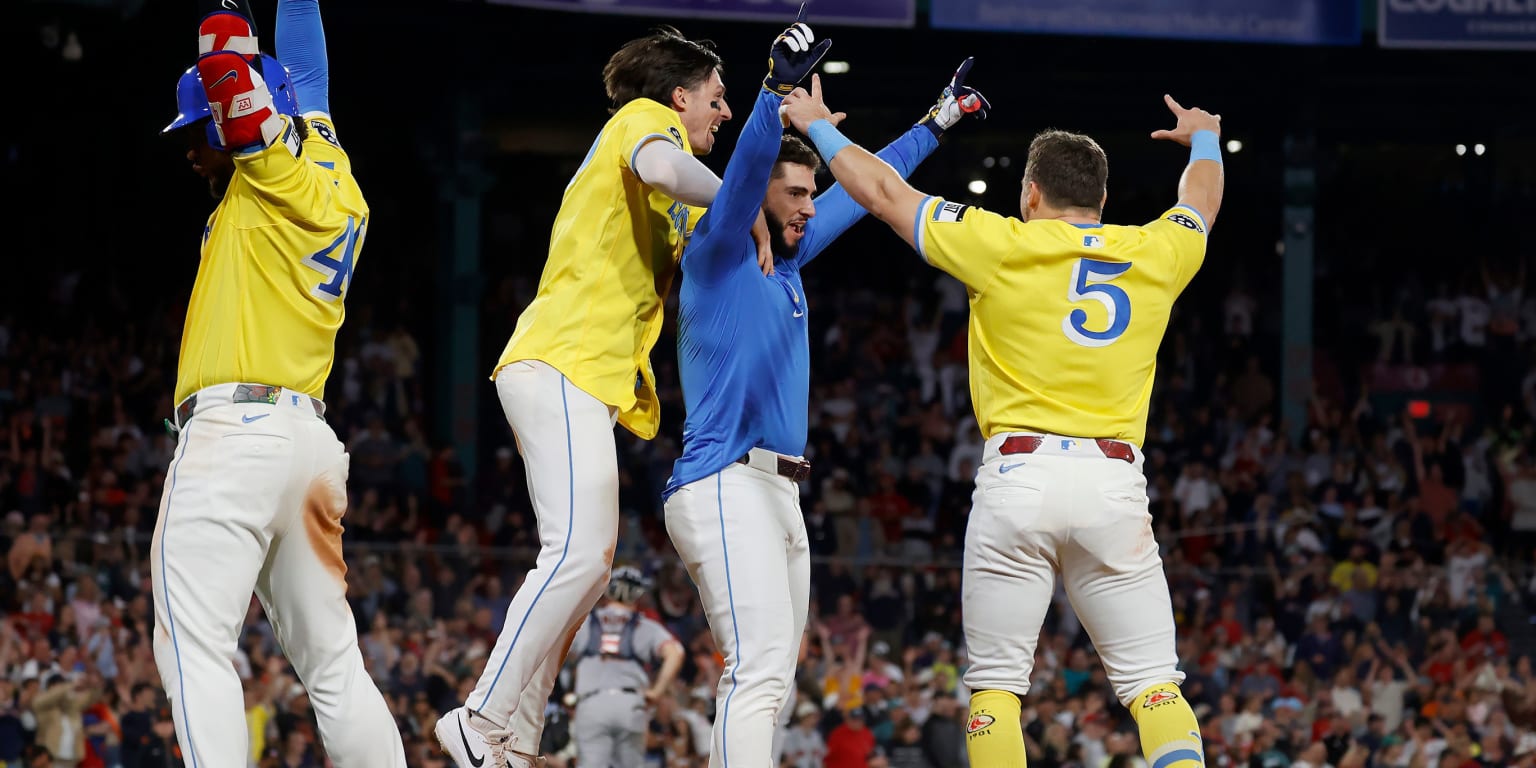 Fenway frenzy! Sox walk off Giants with furious rally in 9th 