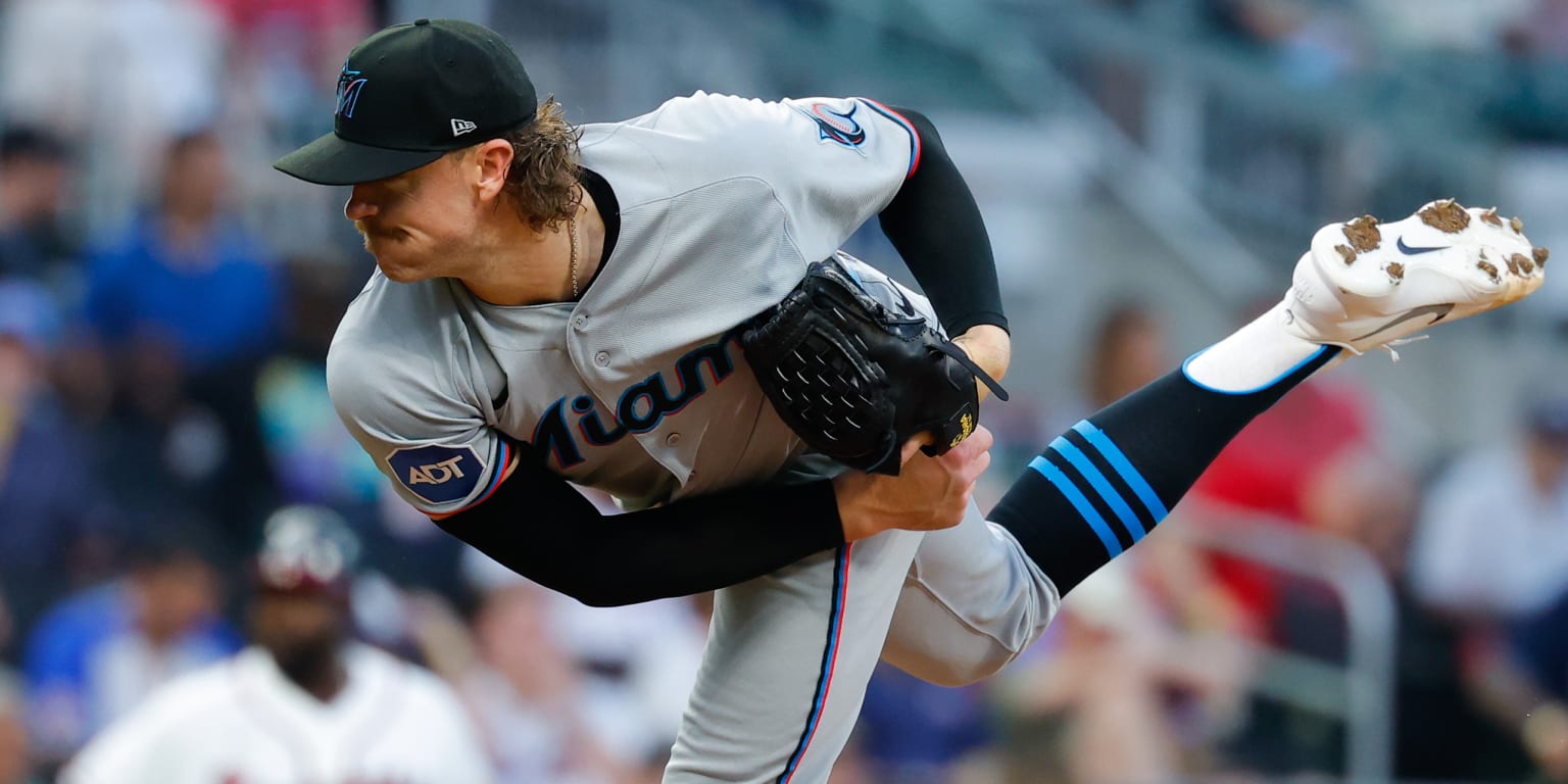 Reds sign Paddack to MLB deal as Lowder joins IL