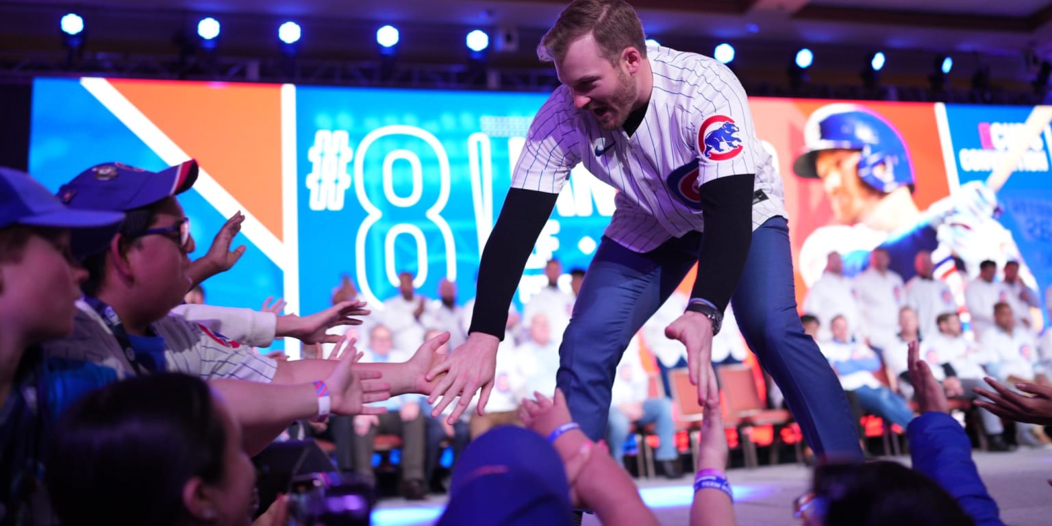 Cubs convention returns packed with fans 