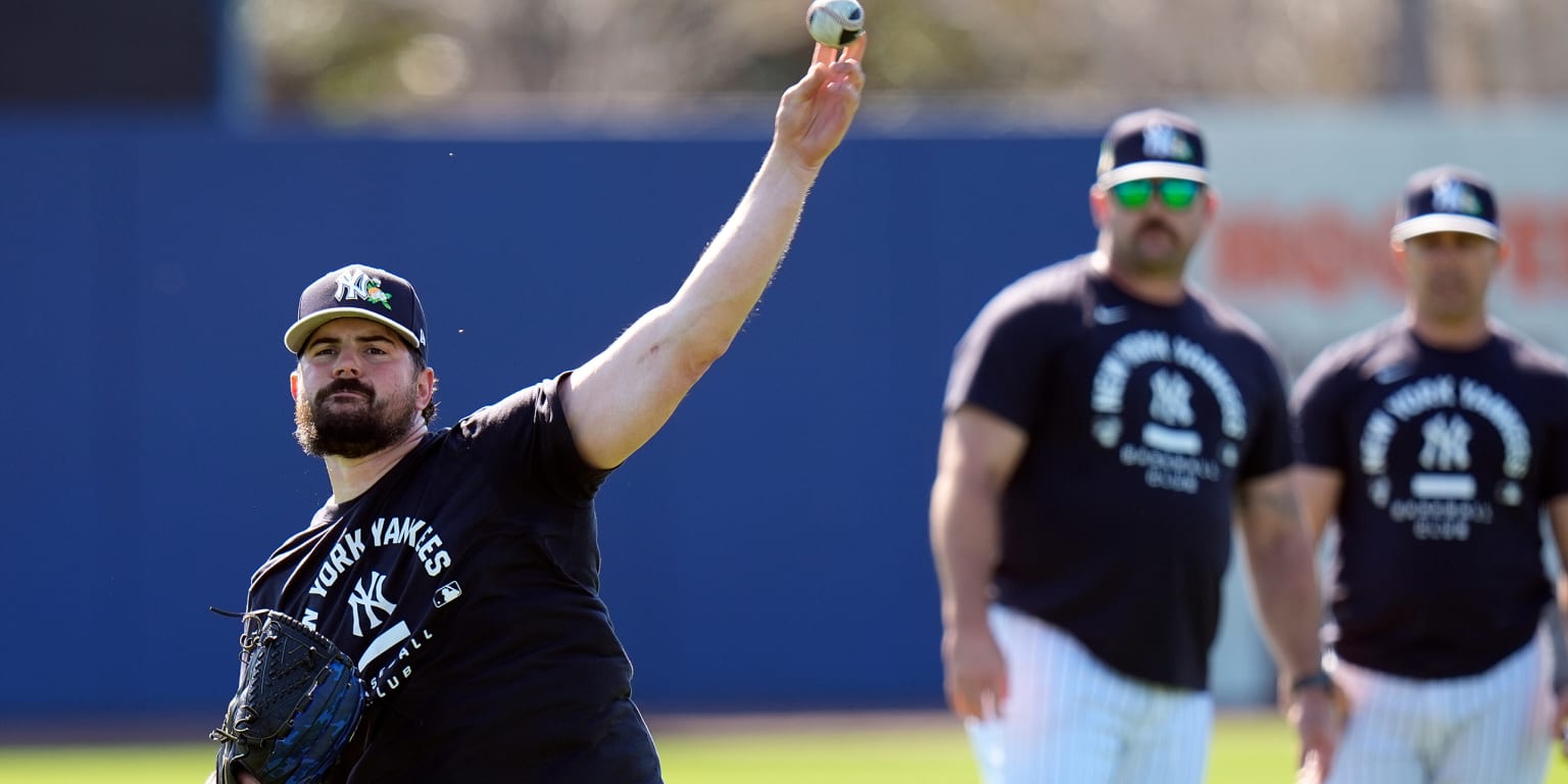 Rodón ramps up throwing with rehab in view -- but no running, please 