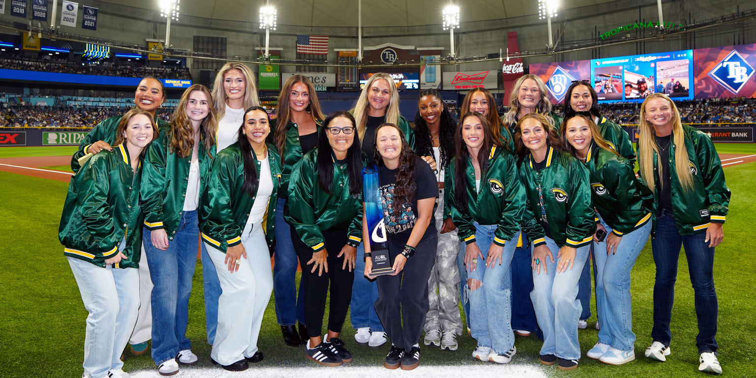 Utah Talons Celebrate Back-to-Back Softball Titles at World Series