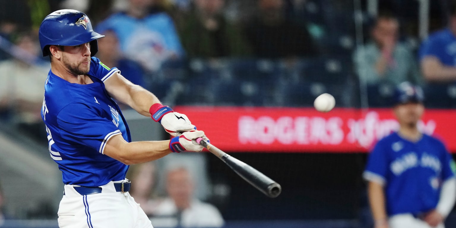 Ernie Clement uses Spencer Horwitz's bat during hot streak
