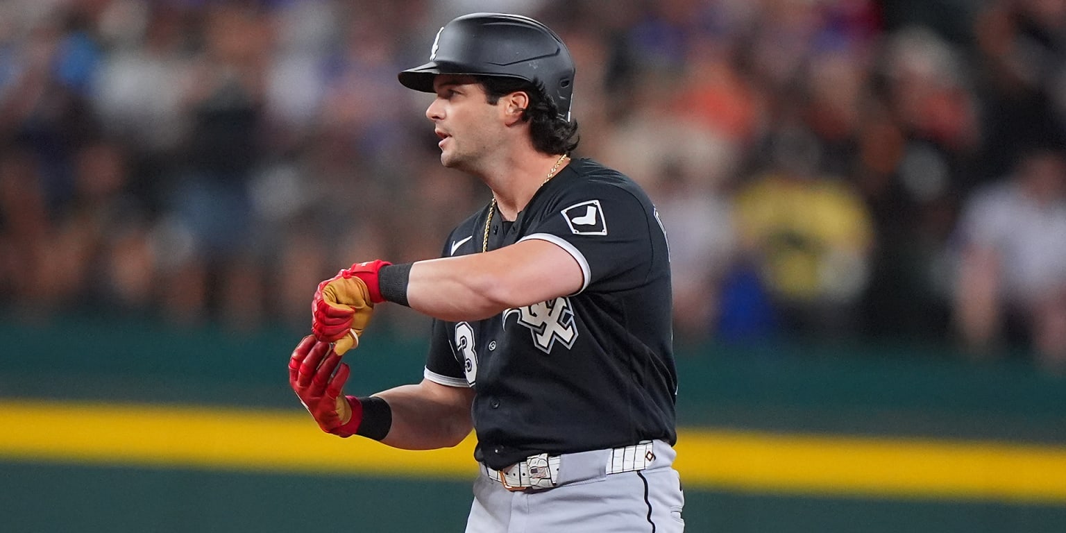 Andrew Benintendi celebra 10 anos na MLB com rebatida decisiva e vitória do Chicago White Sox