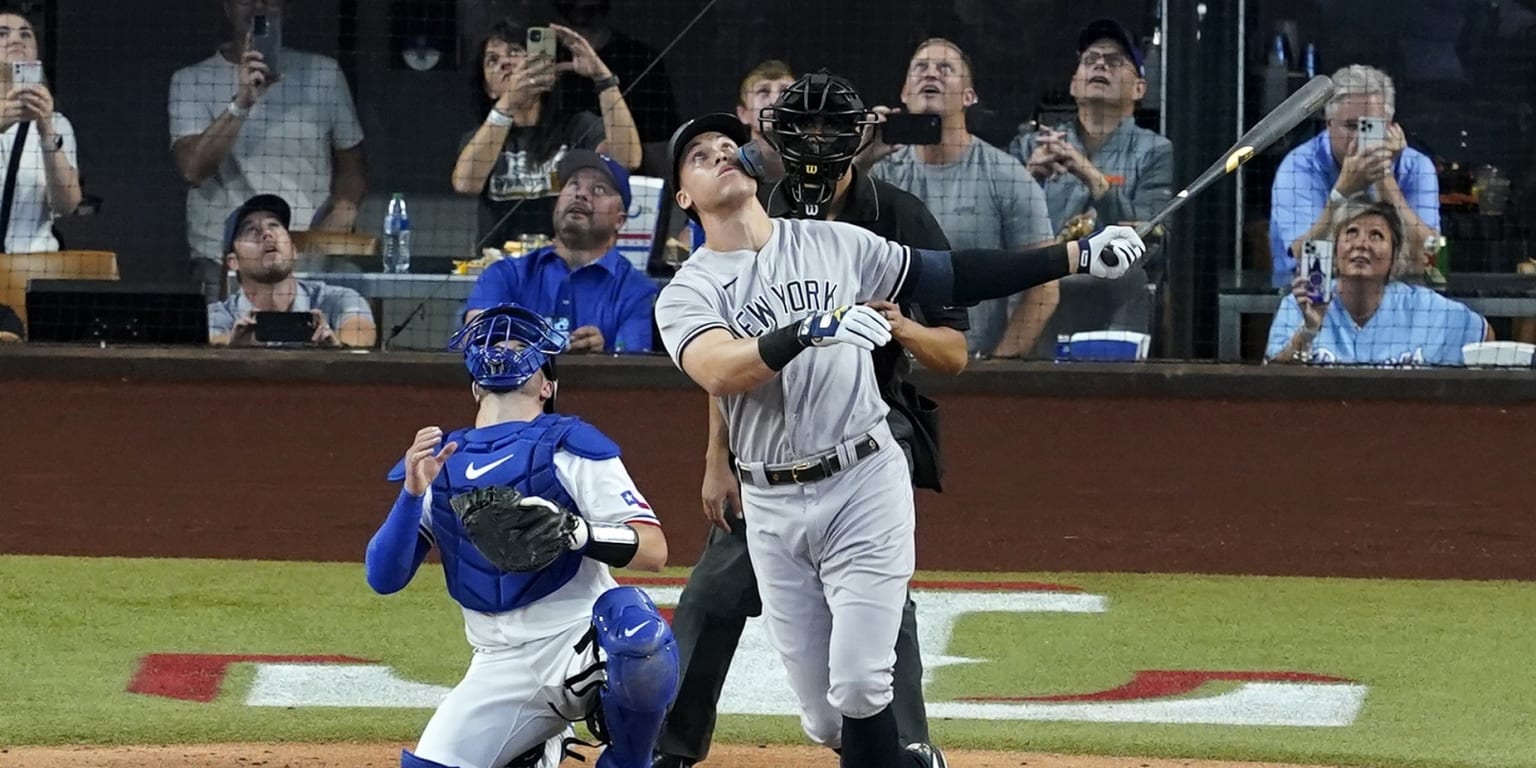 Aaron Judge breaks through Dodger Stadium fence after insane running catch