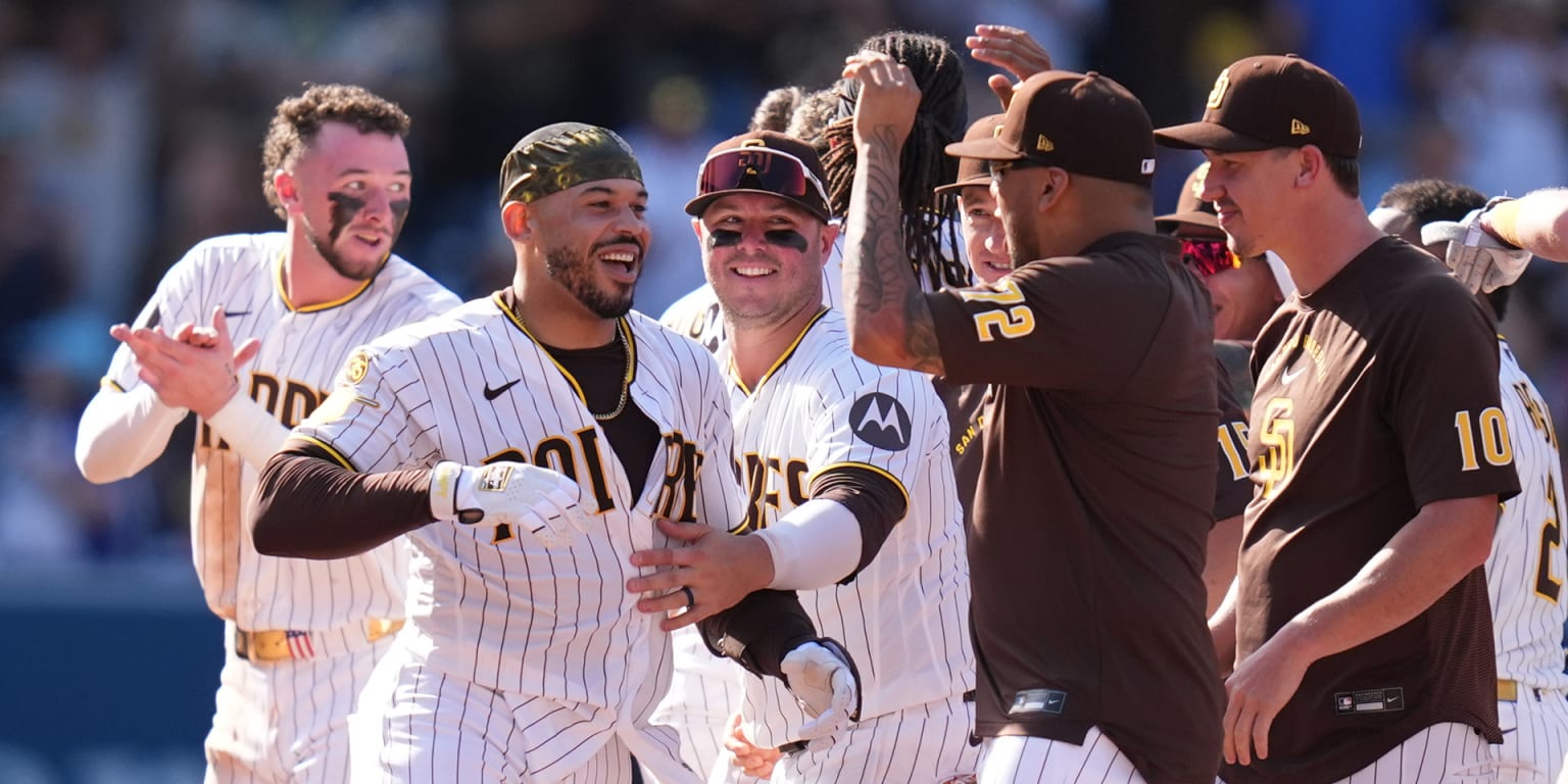 Padres walk off by an inch to sweep Brewers, cap 5-1 homestand