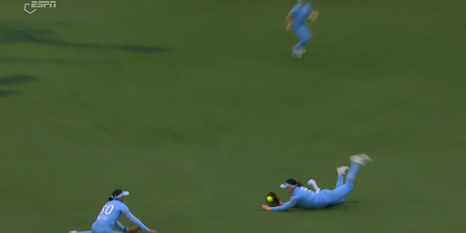 An all-out dive, a bobble & a barehand snag led to game-winning catch in AUSL
