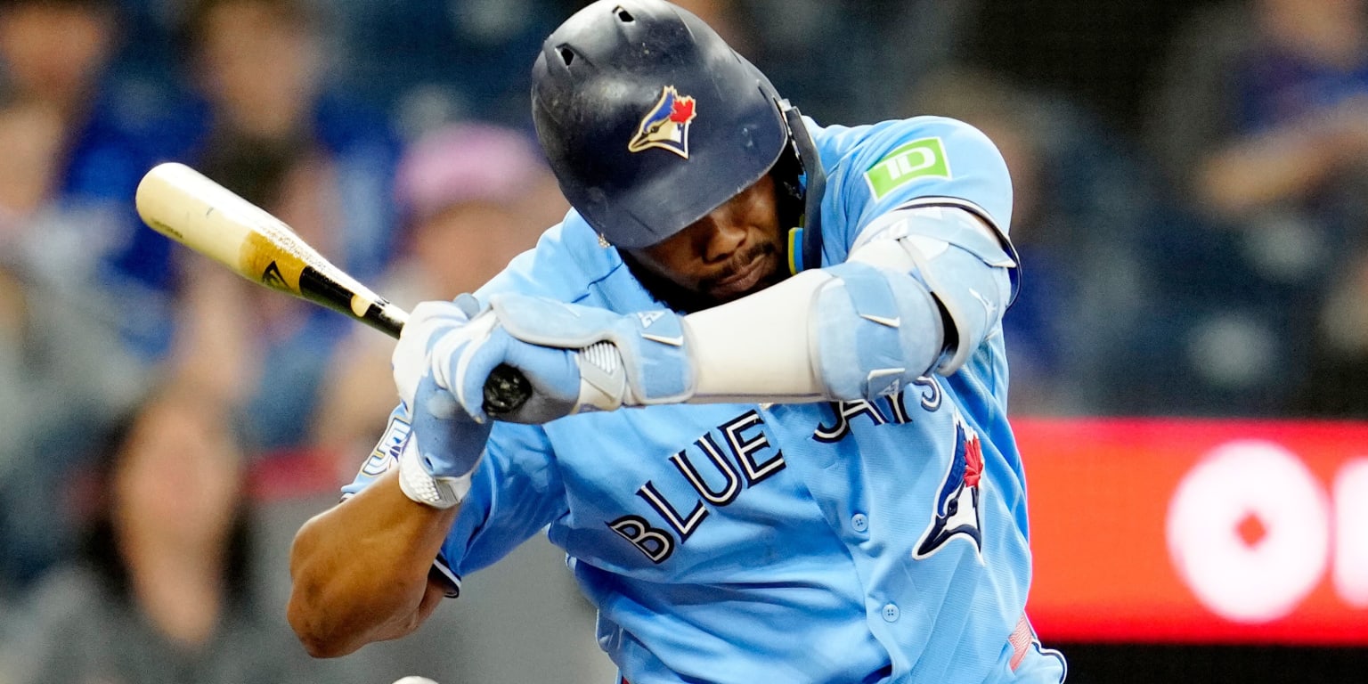 Guerrero out of lineup with elbow contusion after HBP