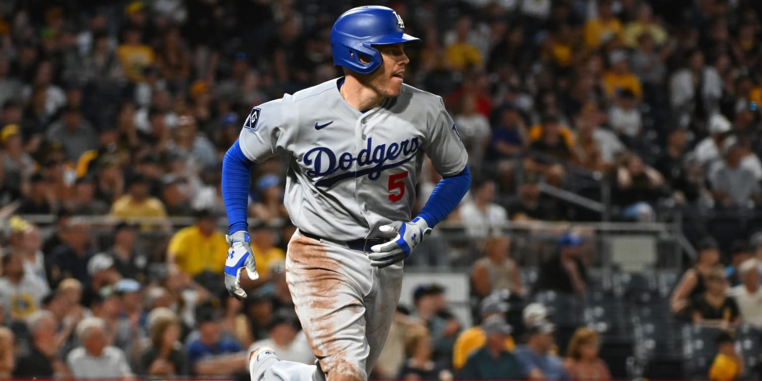 Freeman becomes the only active player with 2,500 hits