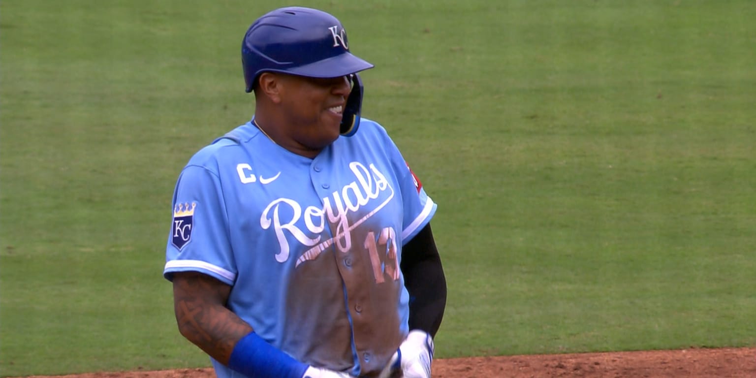 That's what Salvy do: Perez steals first base since '21, sparking rally