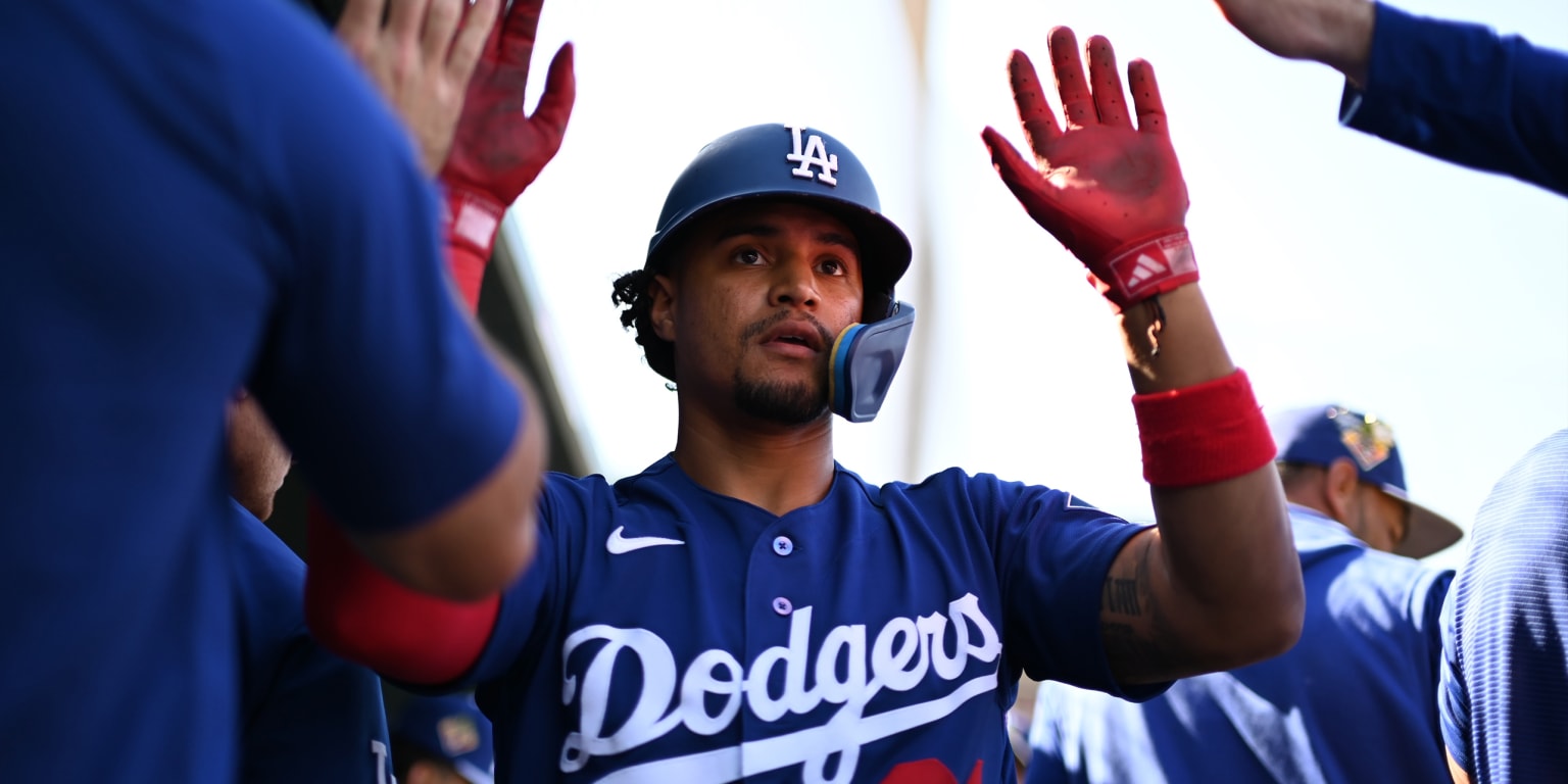 Spring surprise Espinal slugging his way toward likely roster spot 