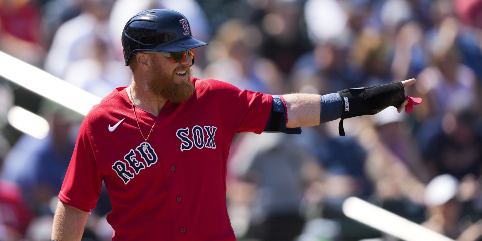 Justin Turner returns to Red Sox's lineup after HBP