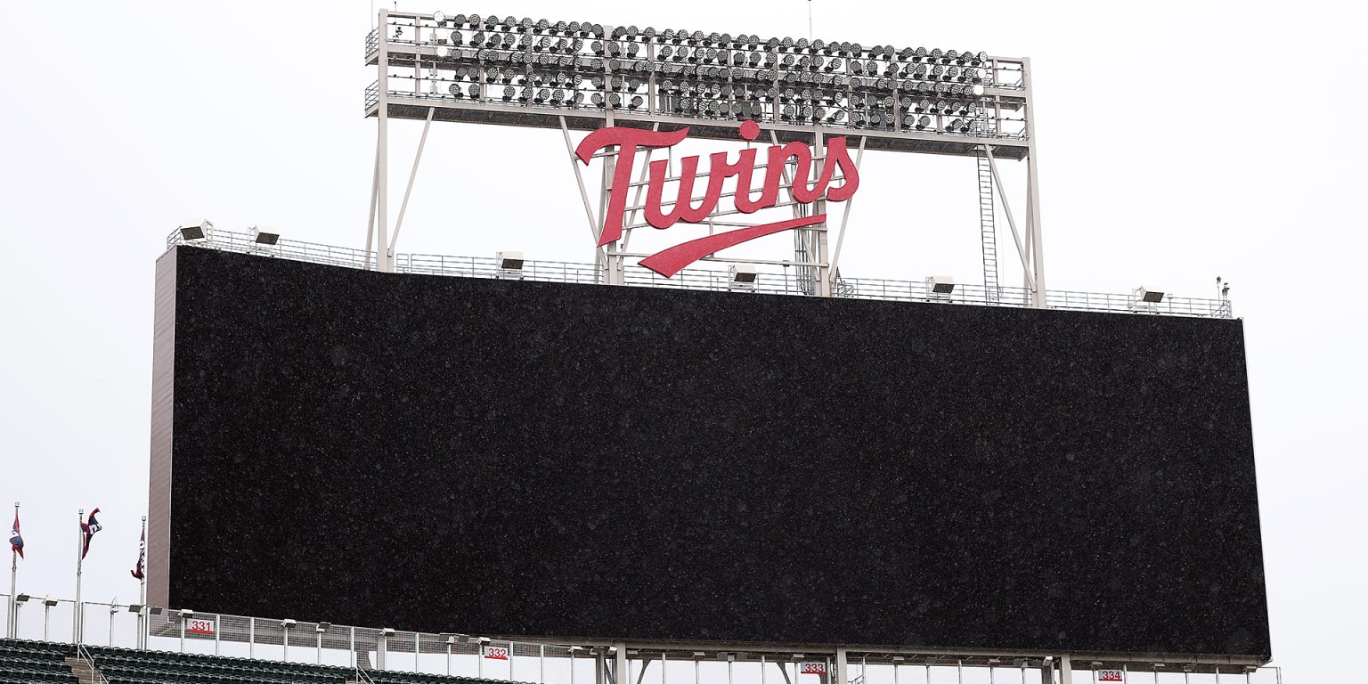 Power outage hits downtown Minneapolis prior to Twins' home opener