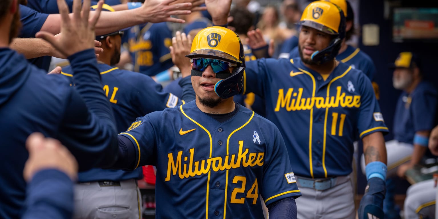 Brewers erupt for 8-run inning to snap losing streak