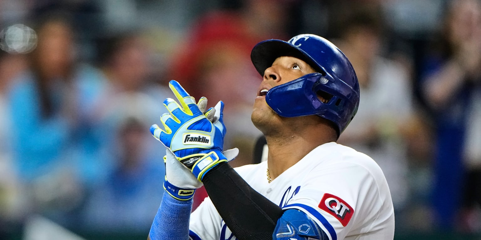 Salvy breaks tie with Brett in BIG way as Royals offense explodes 