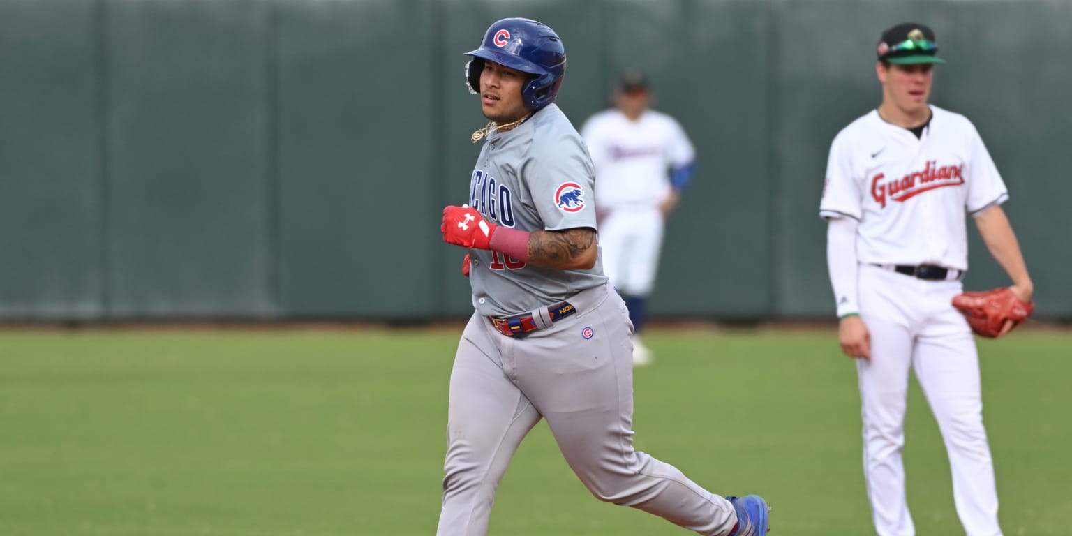 Cubs prospect Moises Ballesteros flexing consistently in Fall League