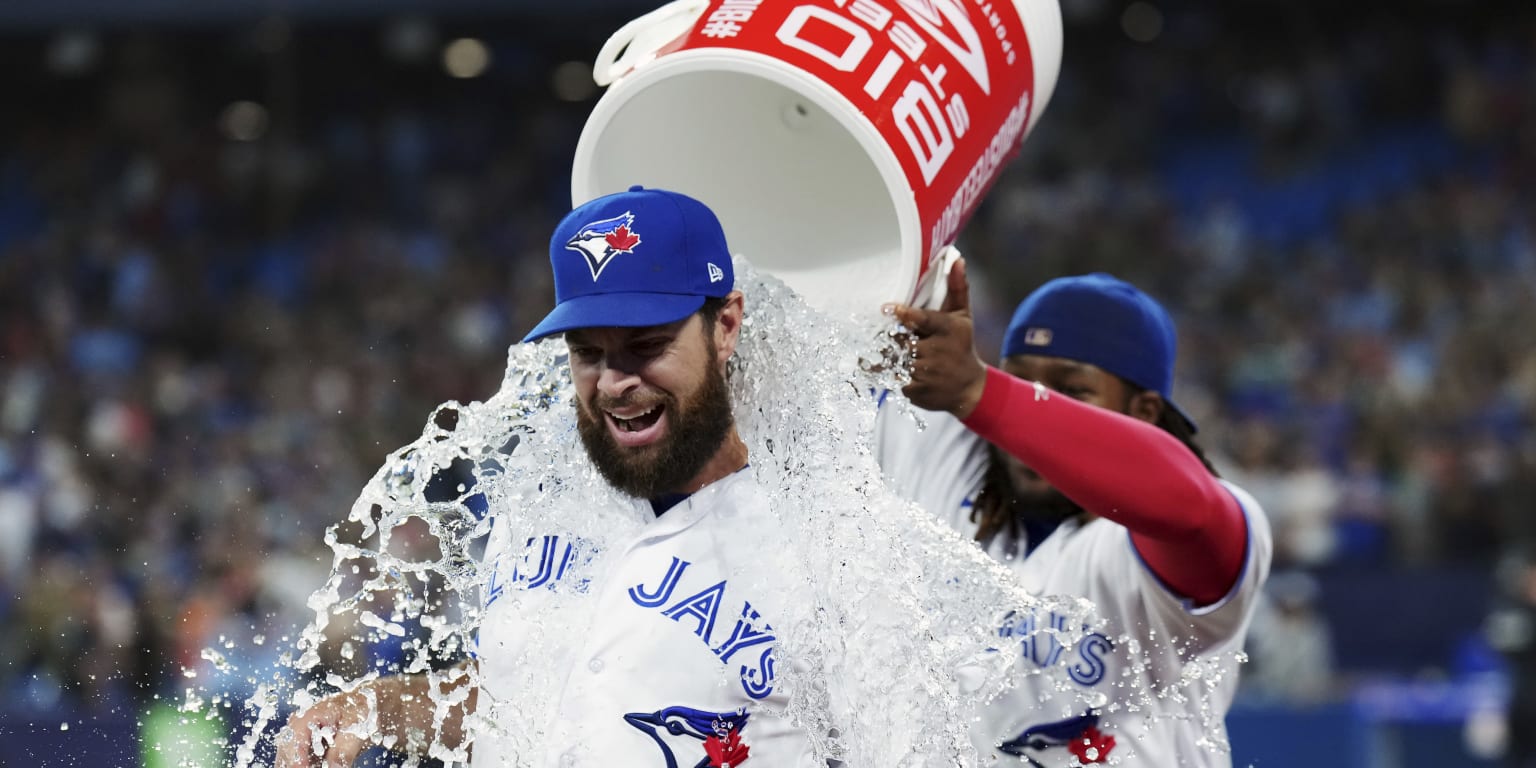 Blue Jays defeat Orioles after bizarre sixth inning