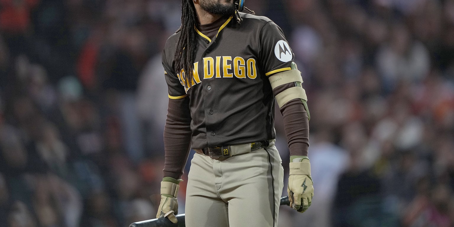 Padres 'switch it up a little bit,' drop struggling Tatis in lineup