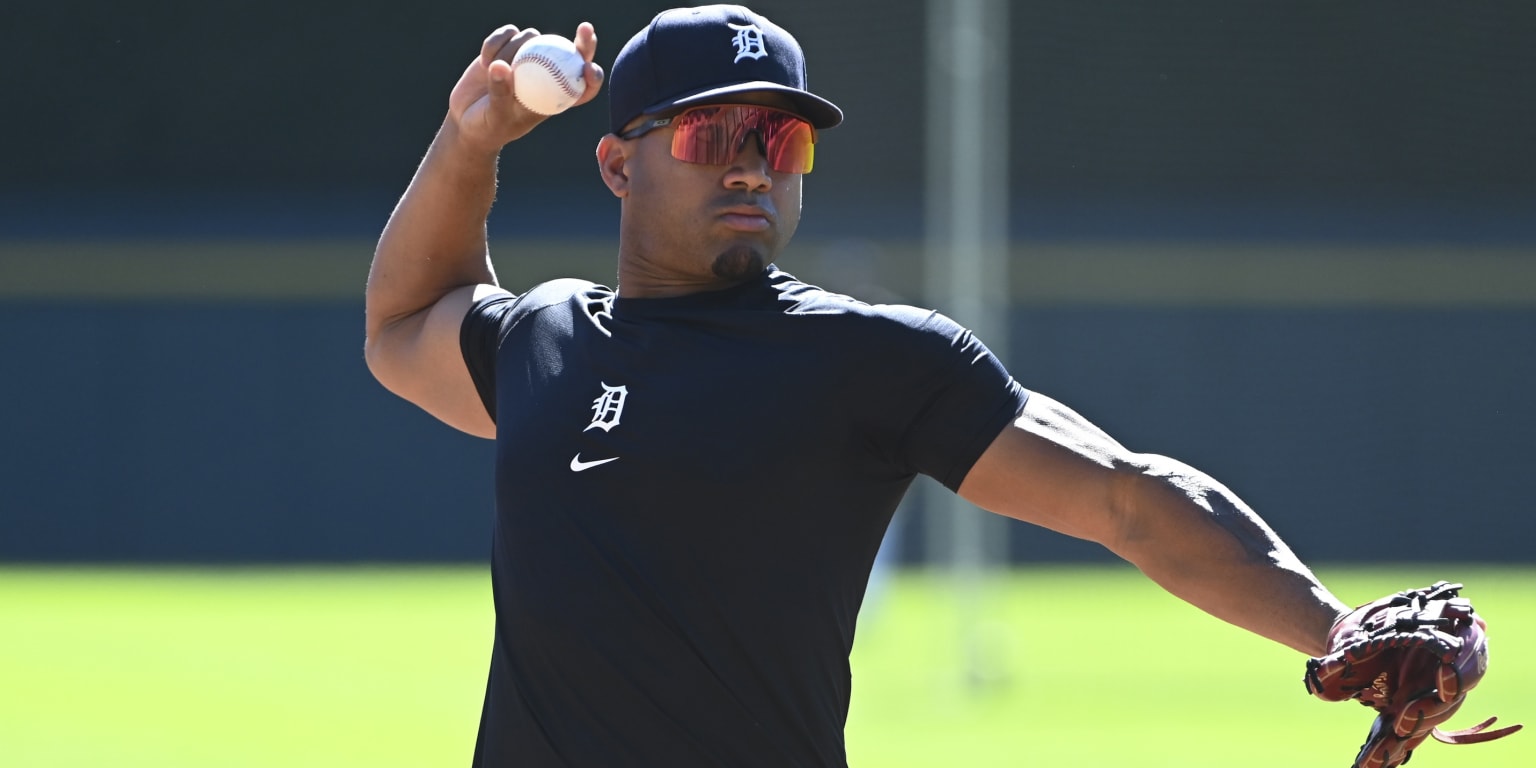 A's claim versatile utility man Ibáñez off waivers