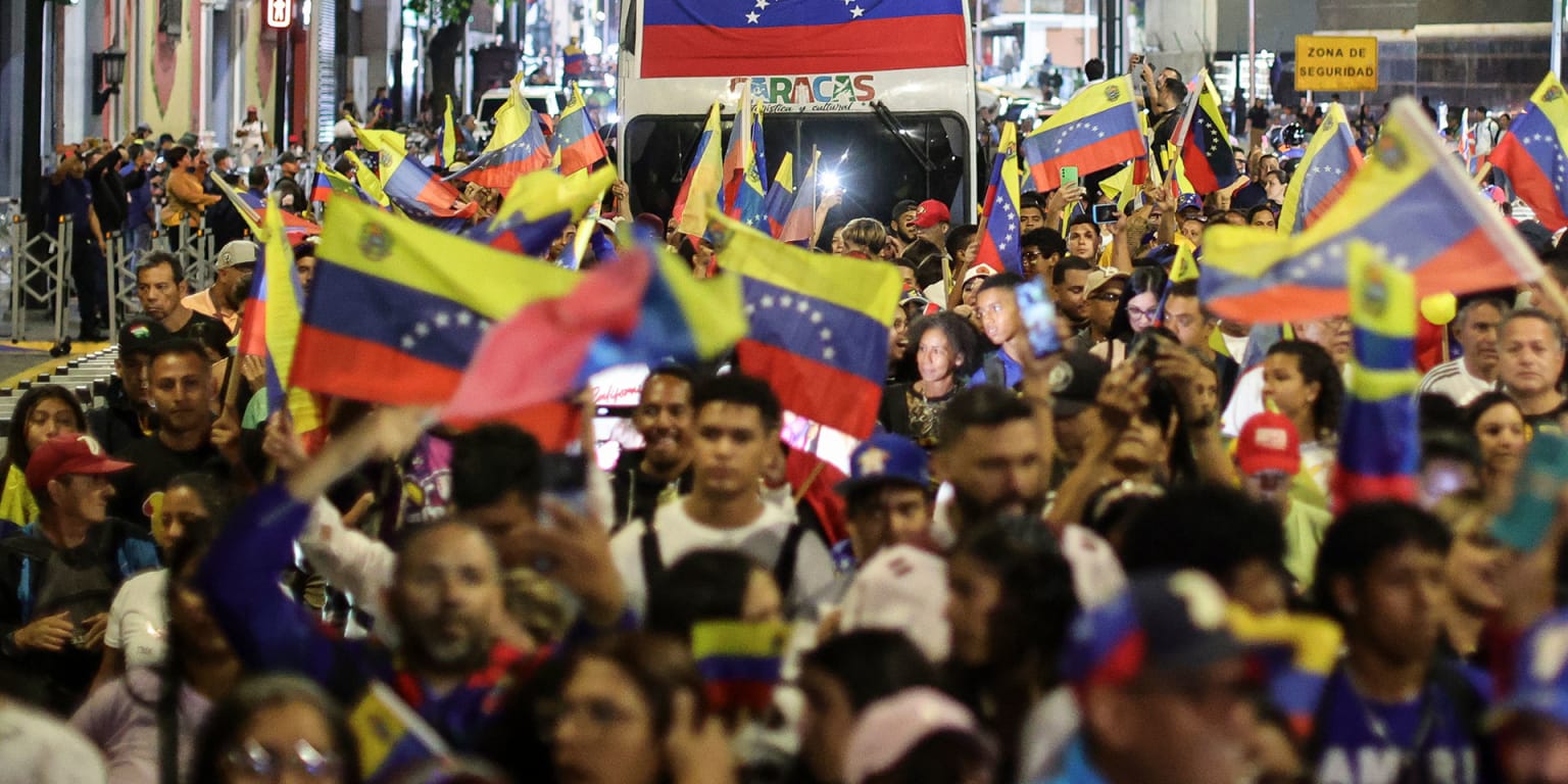 Venezuela celebrates Classic title with epic parade
