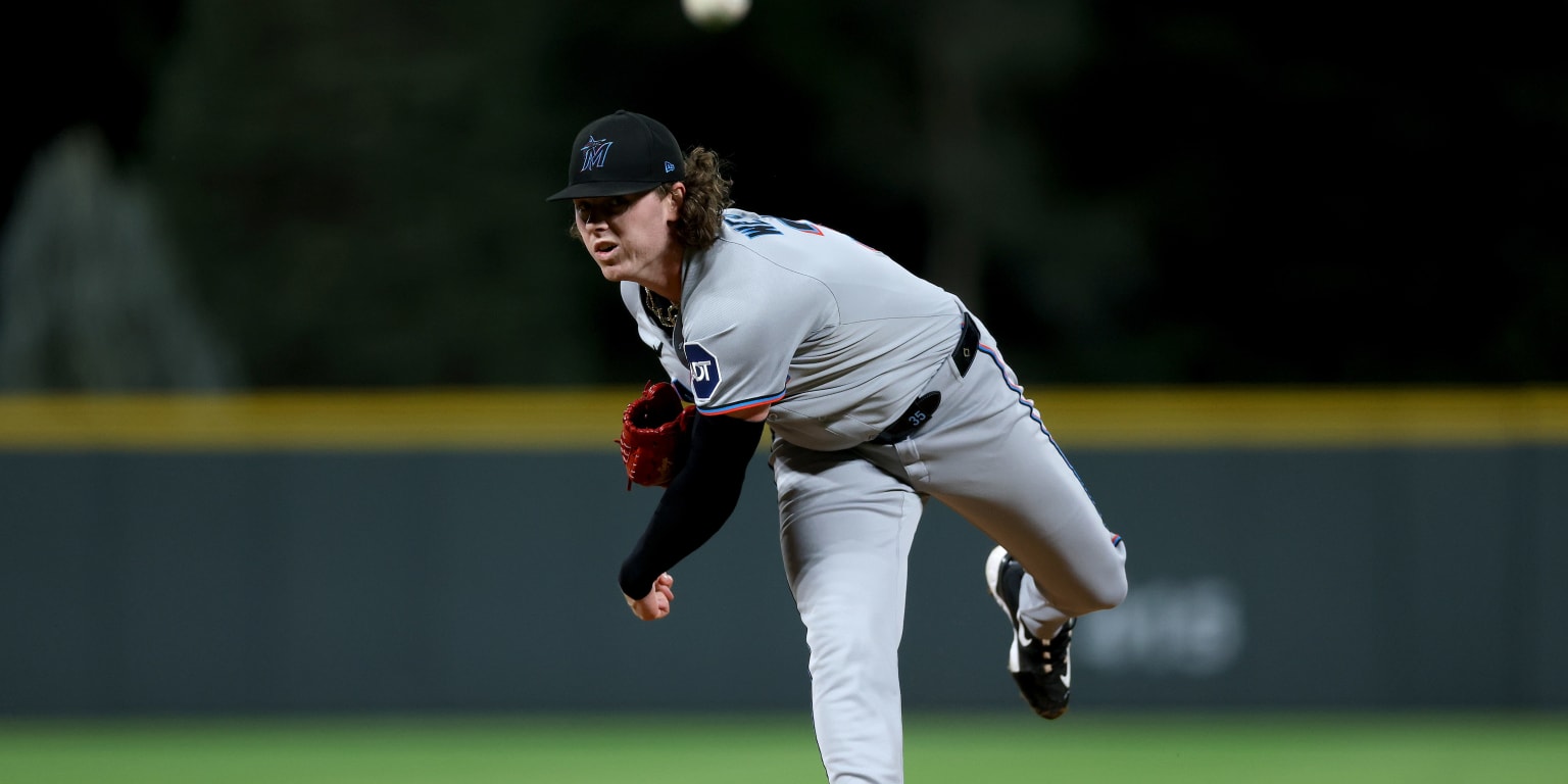 Following his father's footsteps, Weathers gets his own shot in pinstripes