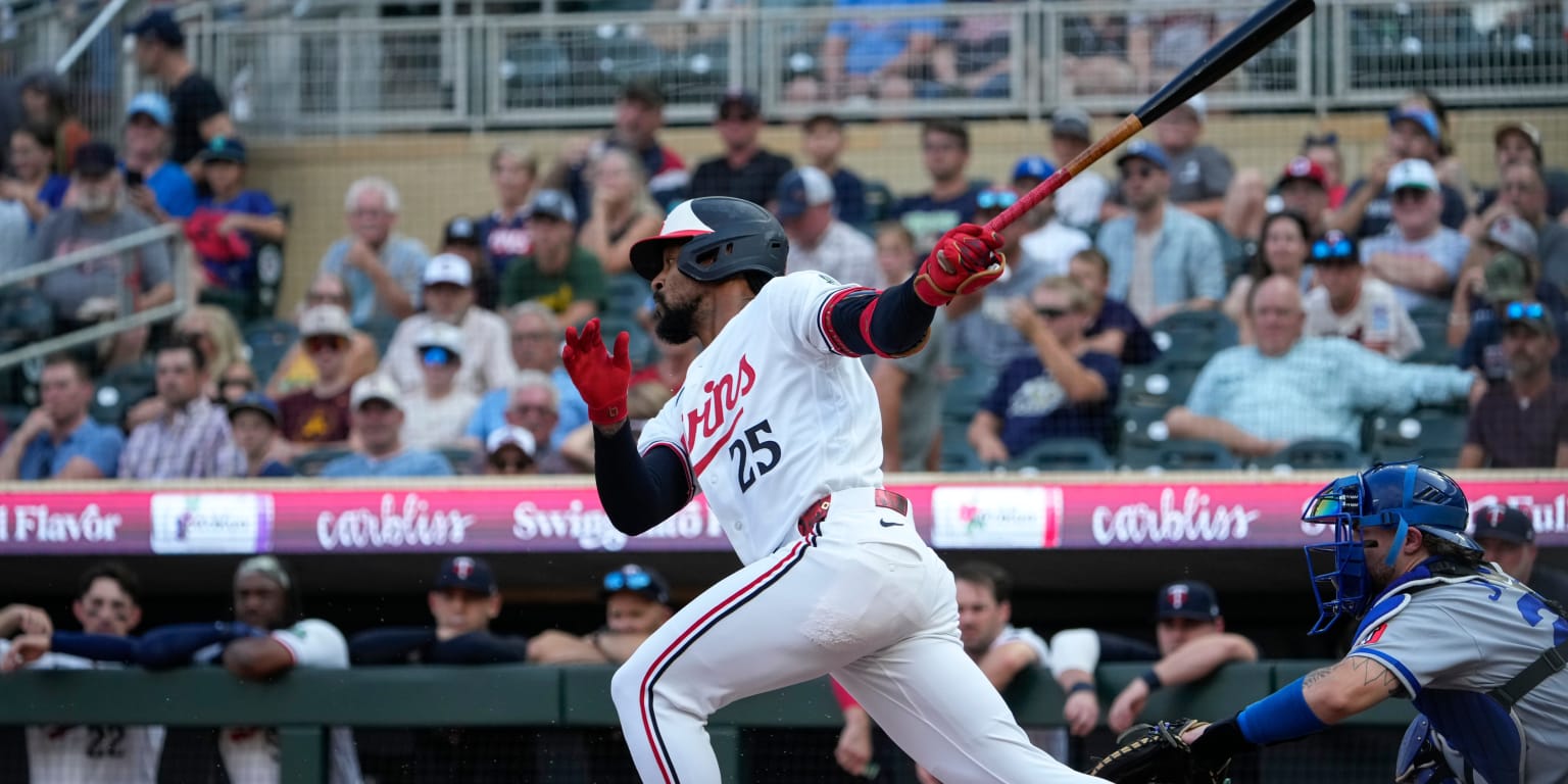 Buxton day to day after leaving game with right hip soreness