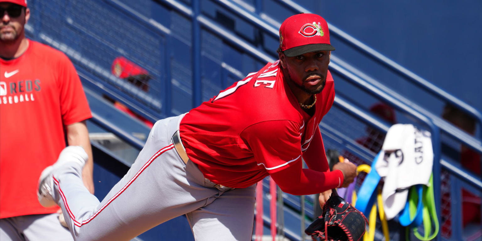 Reds ace Greene to have MRI on stiff right elbow