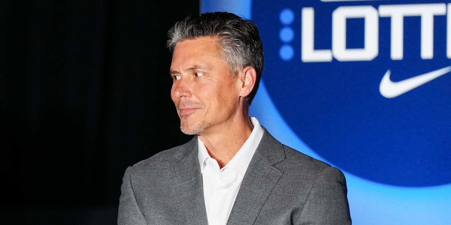 Astros hire Flores as next general manager