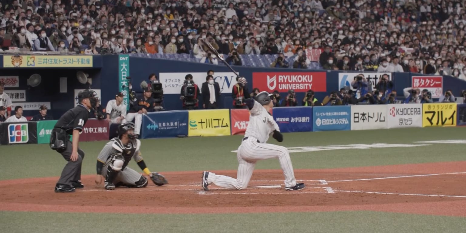 Ohtani hits home run from his knee in return to Team Japan 