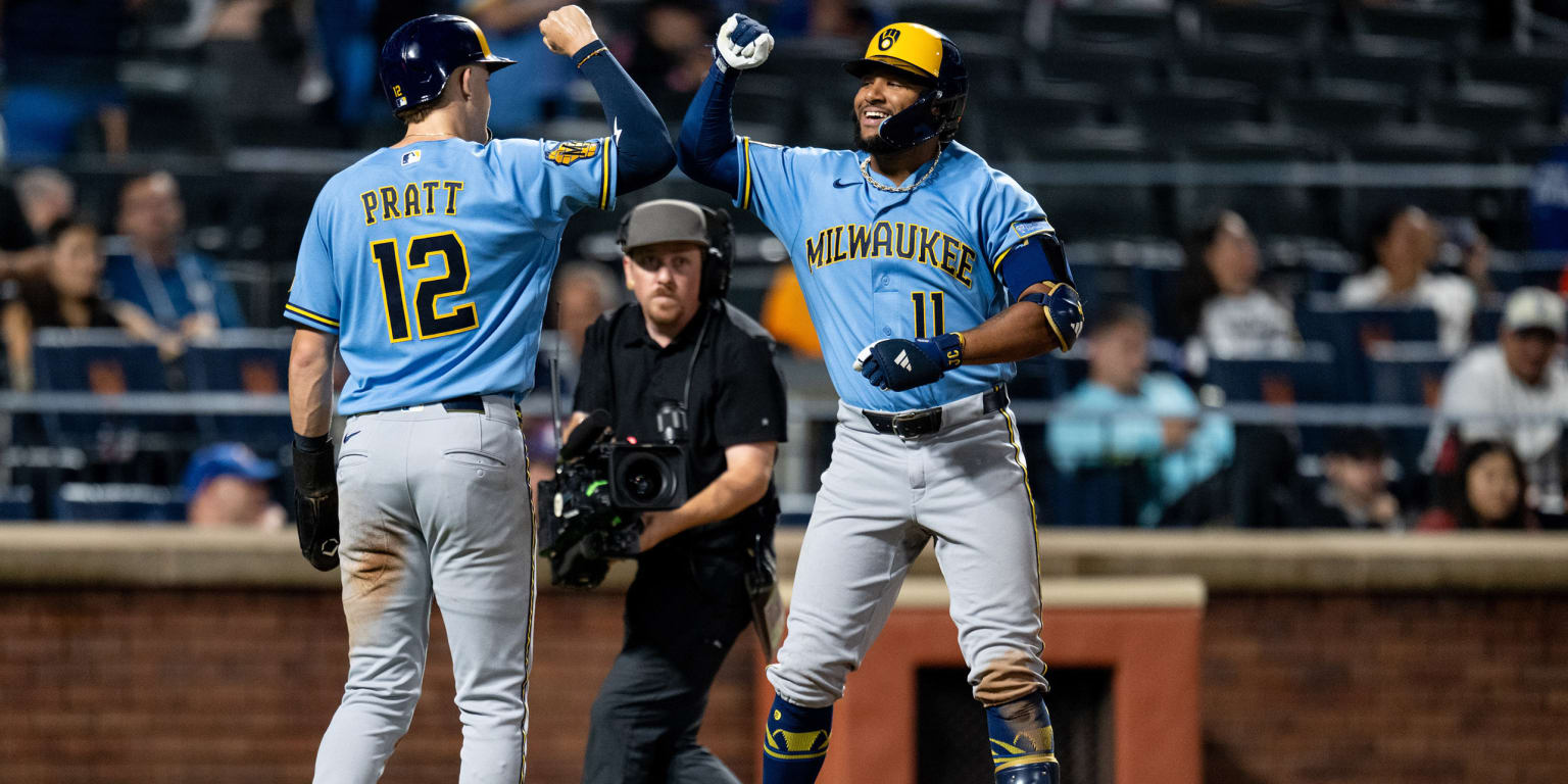 Chourio returns from rare off-day, promptly puts up 2-HR, 4-RBI night