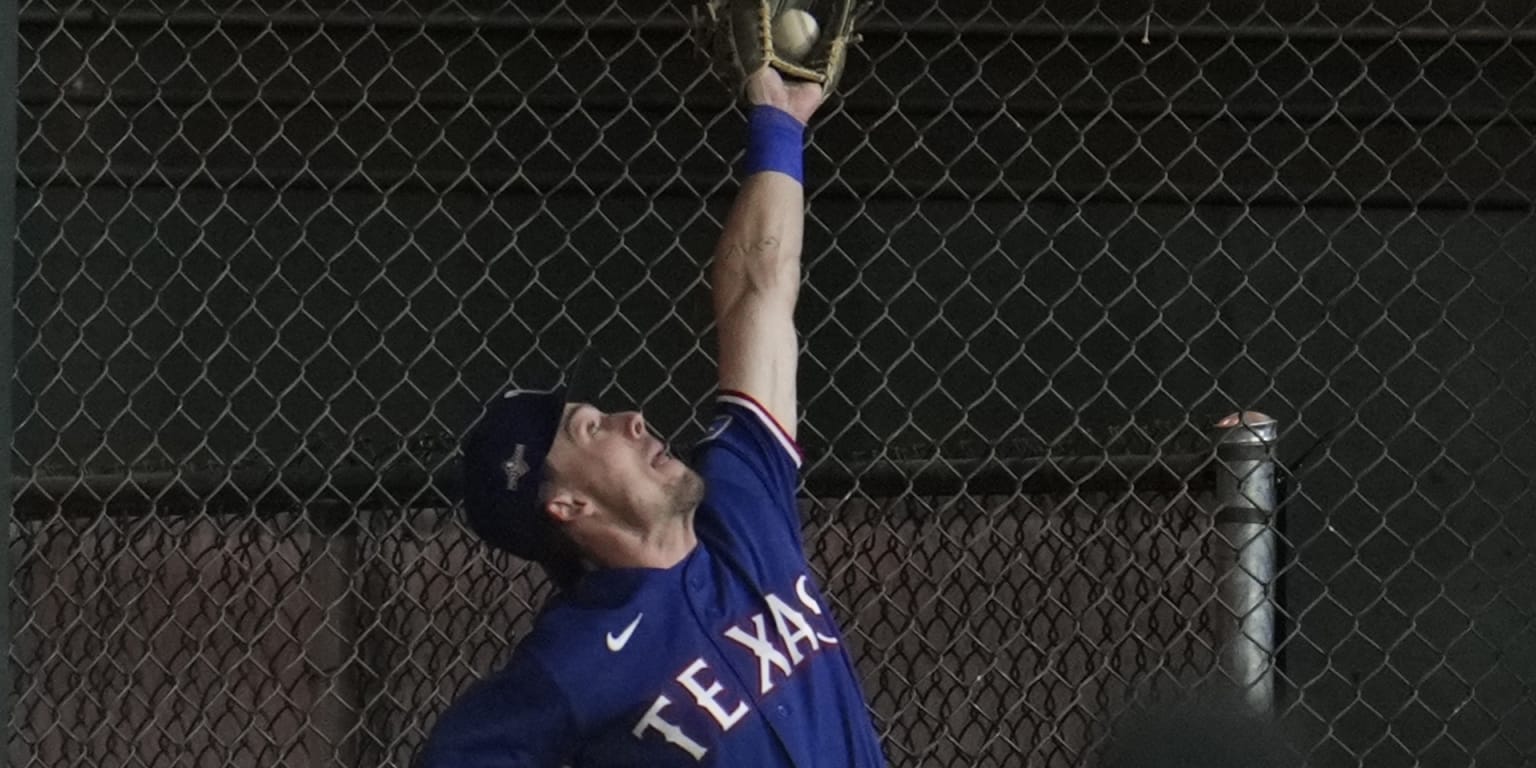 Evan Carter makes great catch, doubles up Jose Altuve