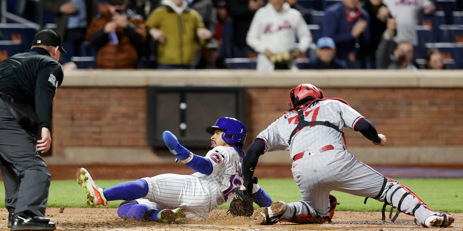Lindor expected to miss significant time with calf strain
