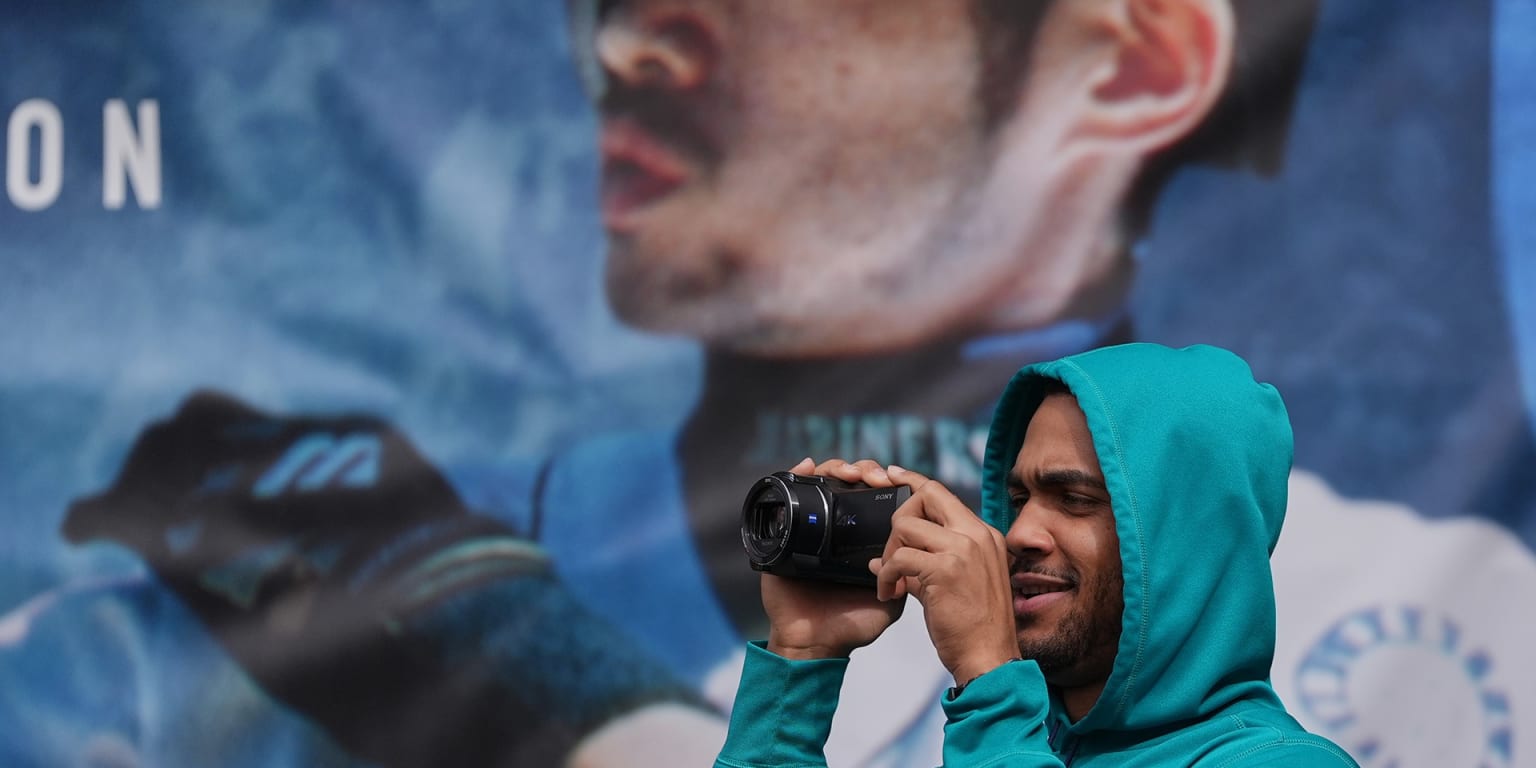 Inside J-Rod's new hobby: moonlighting as paparazzi