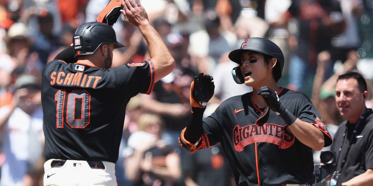 Lee's first homer in a month jump starts big day, win for Giants