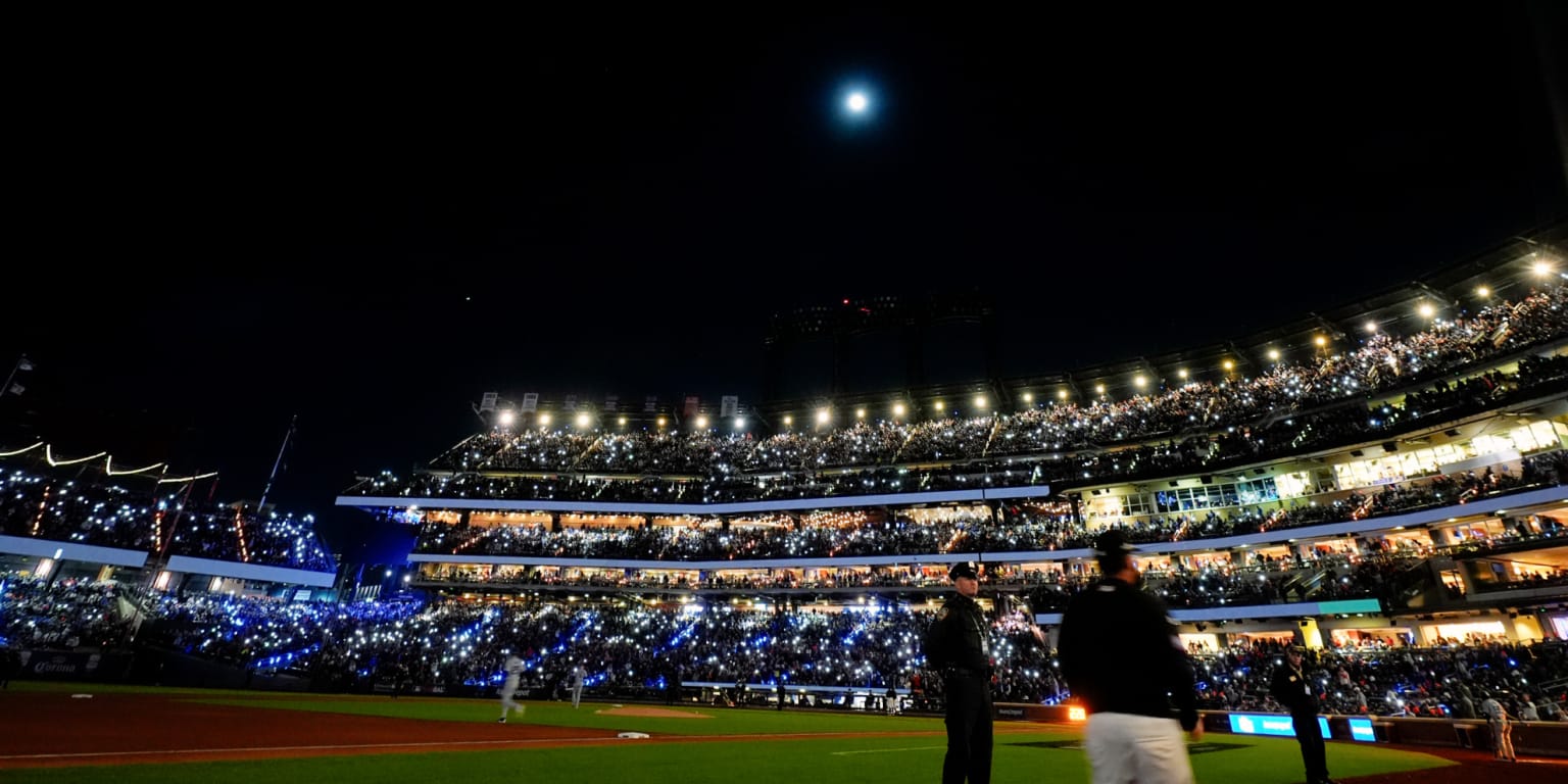 Los Mets dan un espectáculo de luces a sus aficionados en el Citi Field