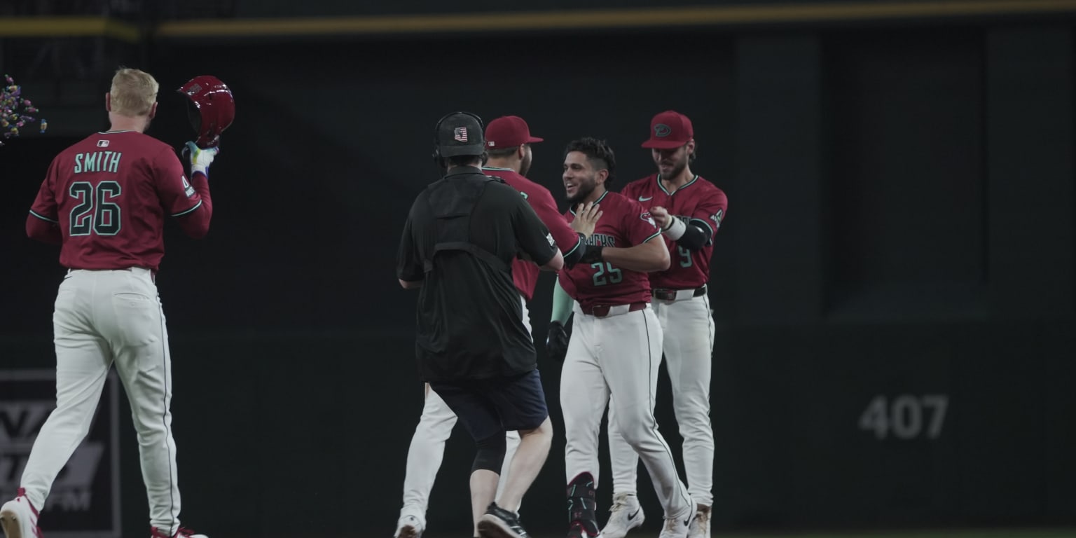 Diamondbacks Fire Shaun Larkin as Third-Base Coach