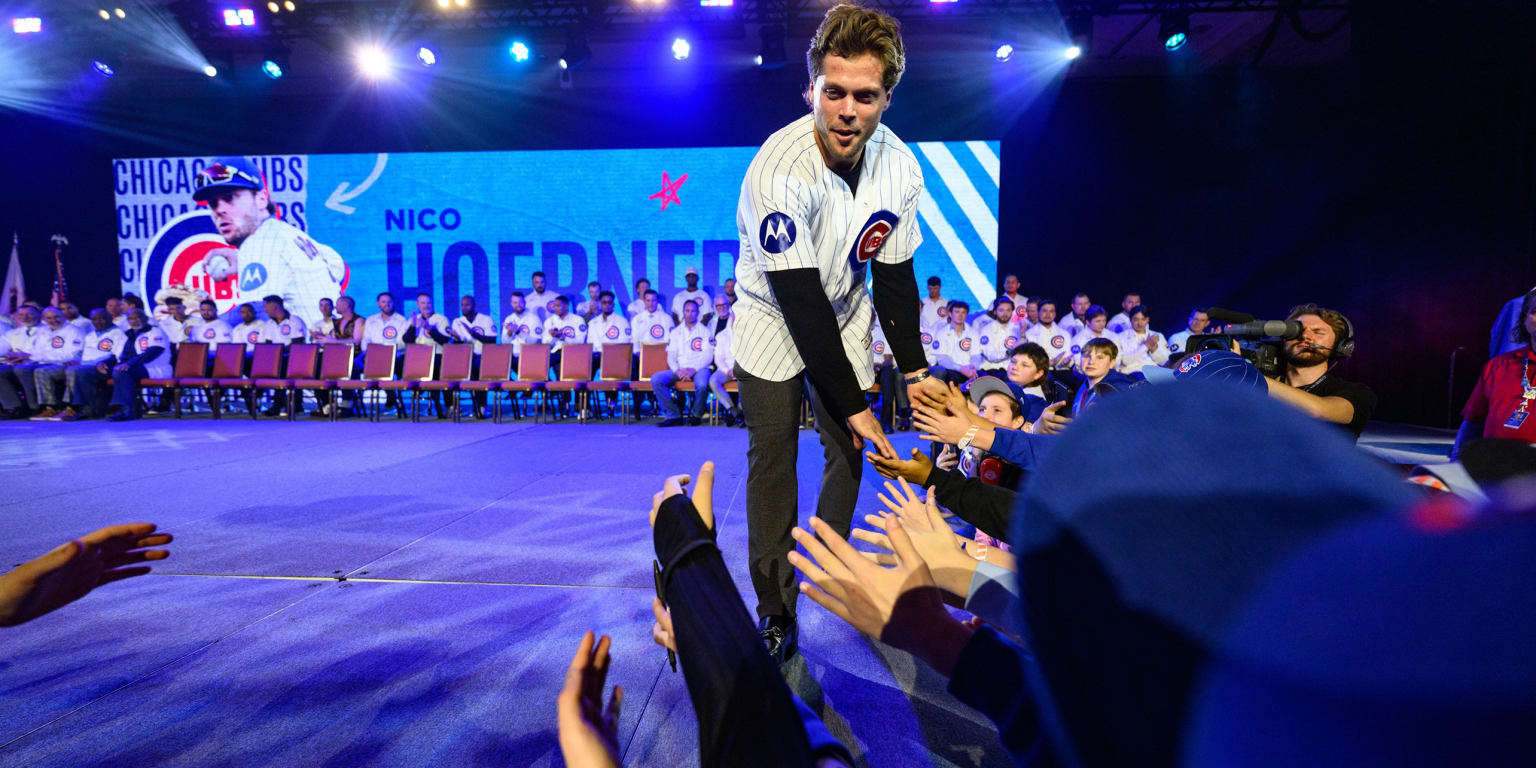 'Irreplaceable' Hoerner, teammates tuning out trade buzz 