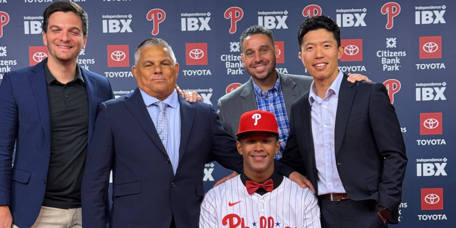 Phils land No. 3 international prospect, who draws comps to a franchise great