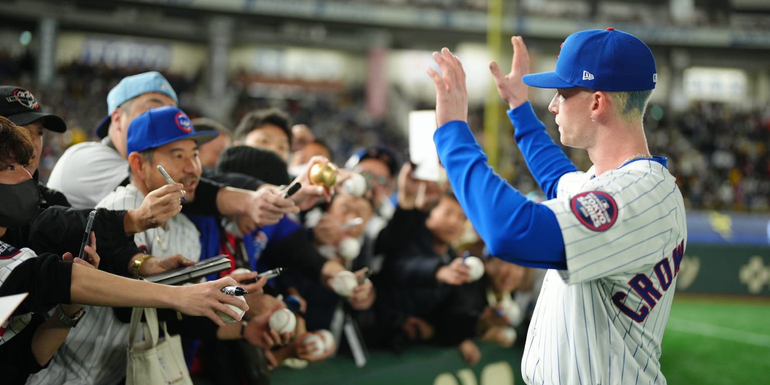 Pete Crow-Armstrong cheered in Tokyo Series exhibition