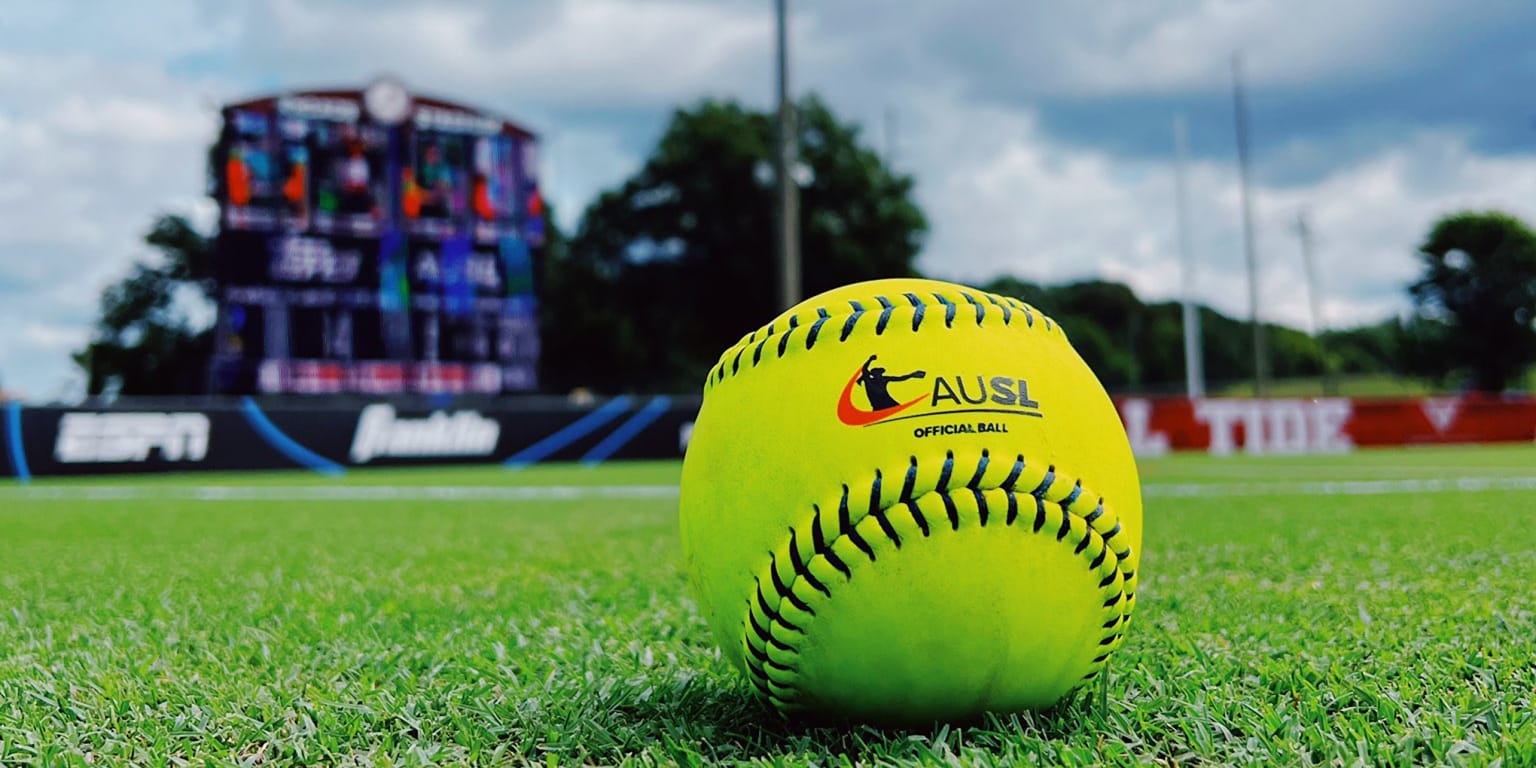 Rawlings brings iconic Gold Glove Award to AUSL