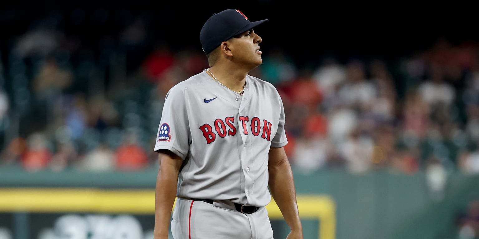 Suarez's Red Sox tenure gets off to shaky start in Houston